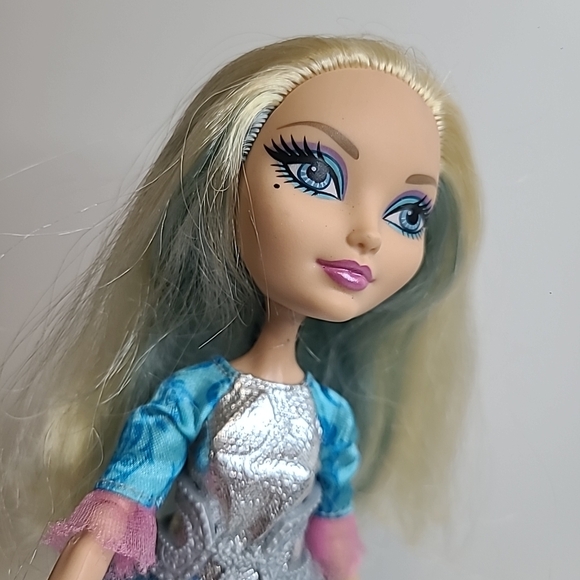 Ever After High Darling Charming Doll - Picture 2 of 9